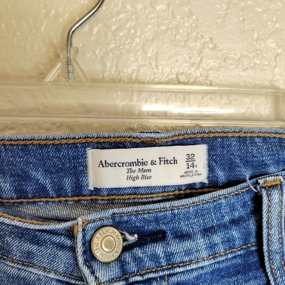 abercrombie and fitch the mom high rise distressed jeans sz 32/14 - Picture 4 of 8